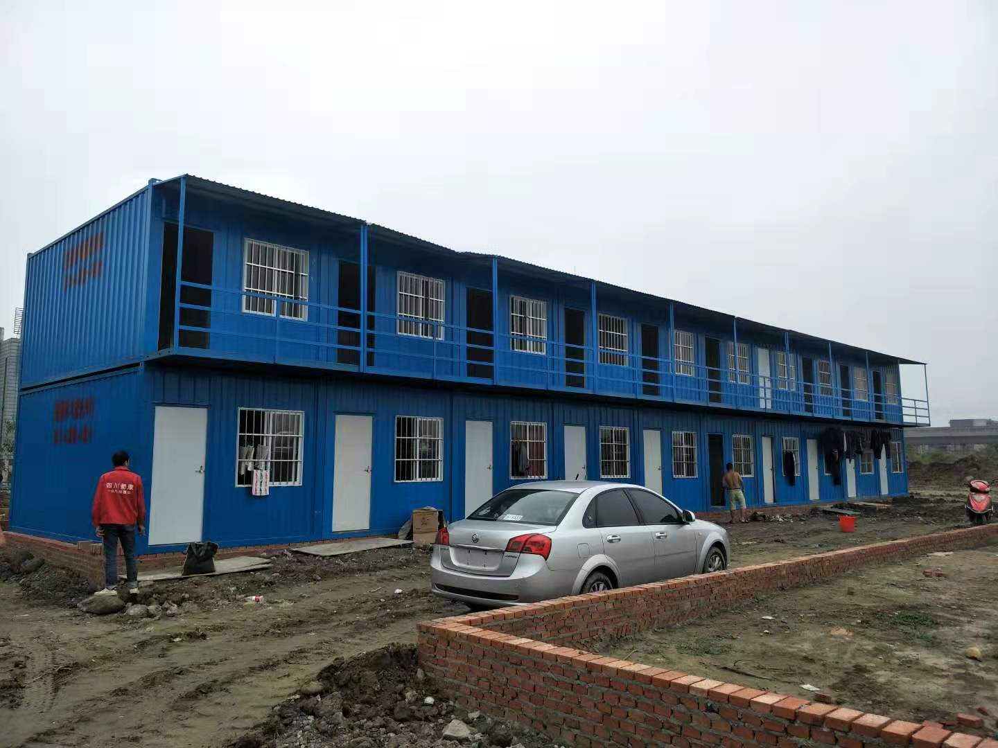 怎么進行成都住人集裝箱裝卸工作？